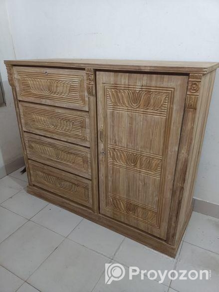 আমি একটা অরজিনাল চিটাগাং সেগুনের ওয়্যারড্রব বিক্র