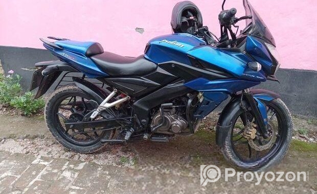 Bajaj Pulsar 150 . 2017
