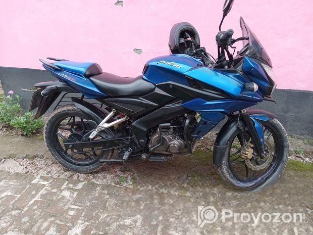 Bajaj Pulsar 150 . 2017