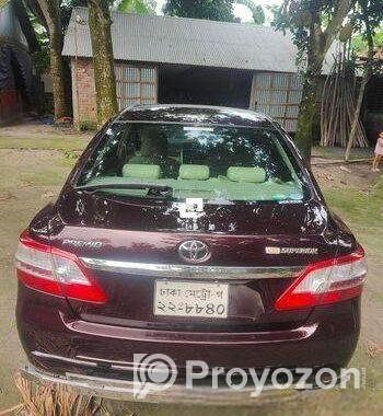 Toyota Premio . 2013