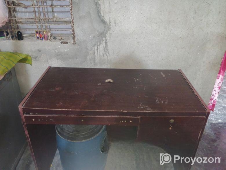 কম্পিউটার ডেক্স টেবিল