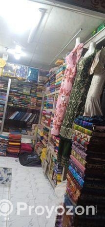 রানিং কাপড়ের দোকান। ভালো পজিশনে