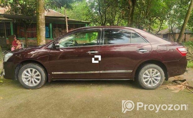 Toyota Premio . 2013