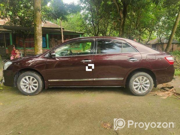 Toyota Premio . 2013