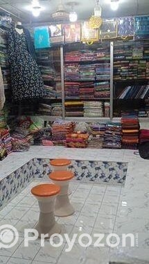 রানিং কাপড়ের দোকান। ভালো পজিশনে