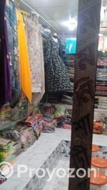 রানিং কাপড়ের দোকান। ভালো পজিশনে