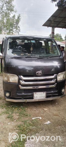 Toyota Hiace . 2005