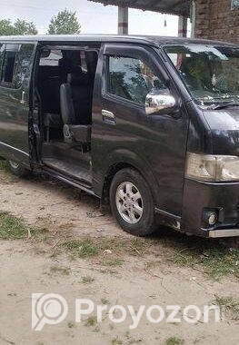Toyota Hiace . 2005