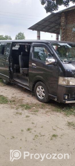 Toyota Hiace . 2005