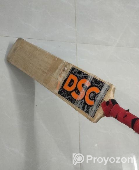 Dsc এর এক মাস পুরাতন ক্রিকেট ব্যাট