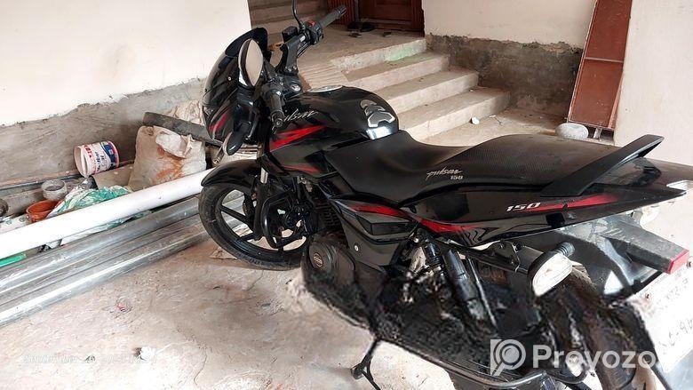 Bajaj Pulsar 150 . 2020