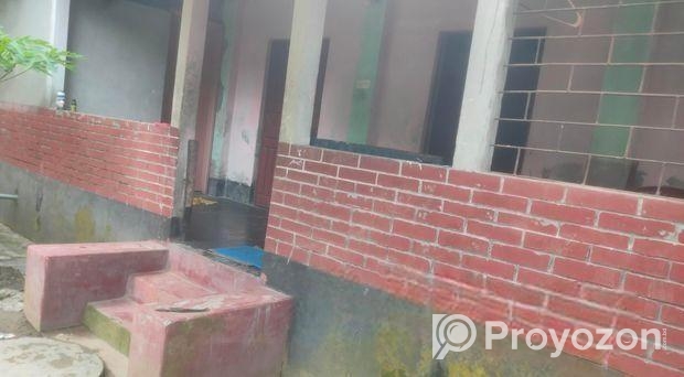 বাড়ী সহ জমি বিক্রয় করা হইবে