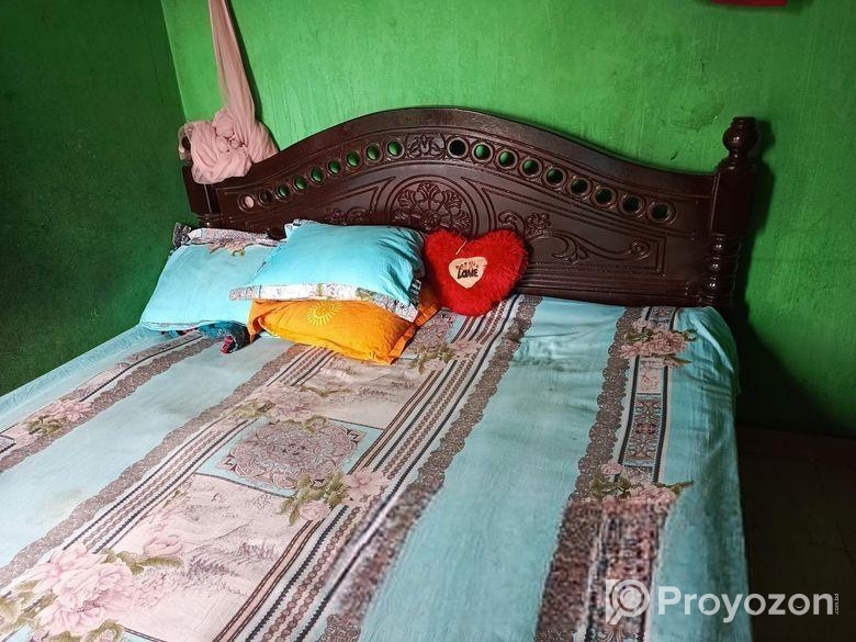 একটি খাট বিক্রি করা হবে।