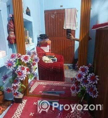 একটি ড্রেসিং টেবিল সেল করা হবে