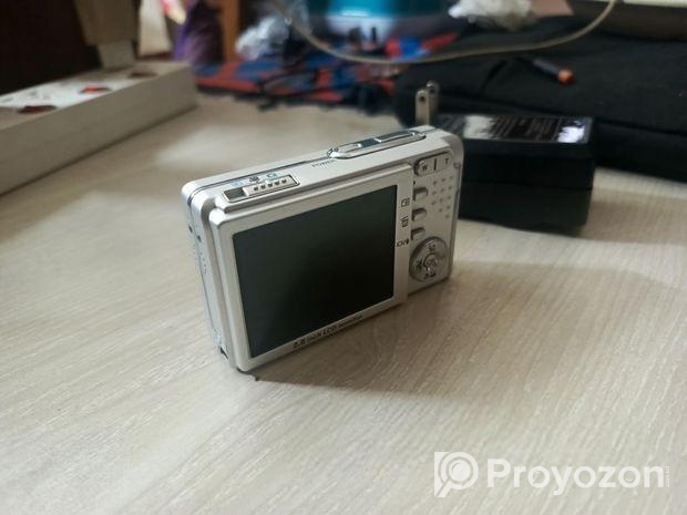 Traveler Slimline ×5 Digicam ( with Charger And Memory Card)