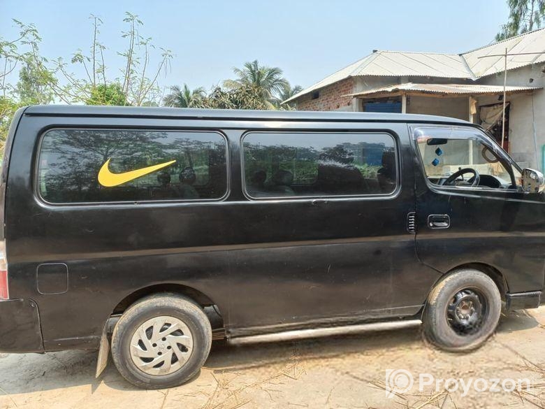 Nissan Caravan . 2006