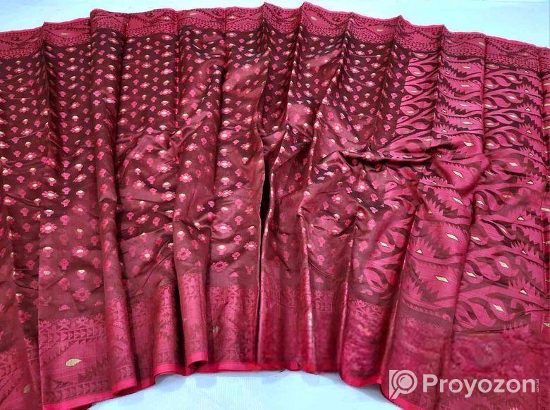 জামদানী শাড়ী।