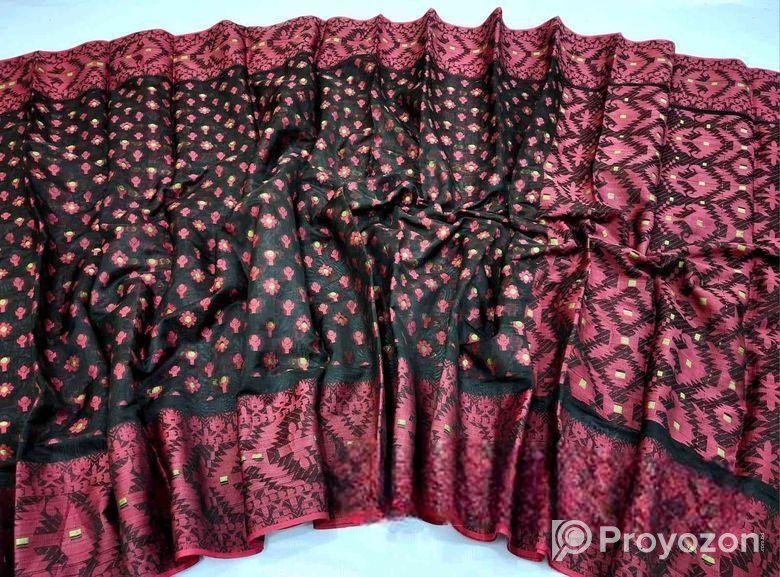 জামদানী শাড়ী।