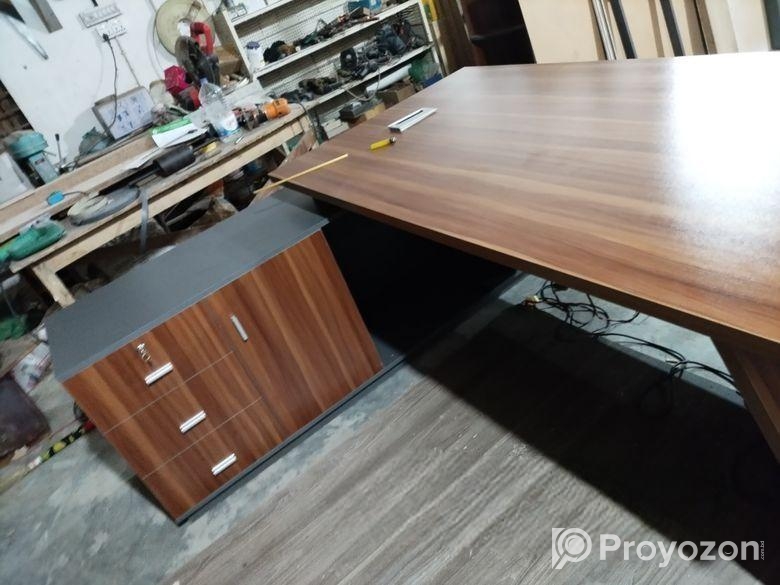 অফিস টেবিল