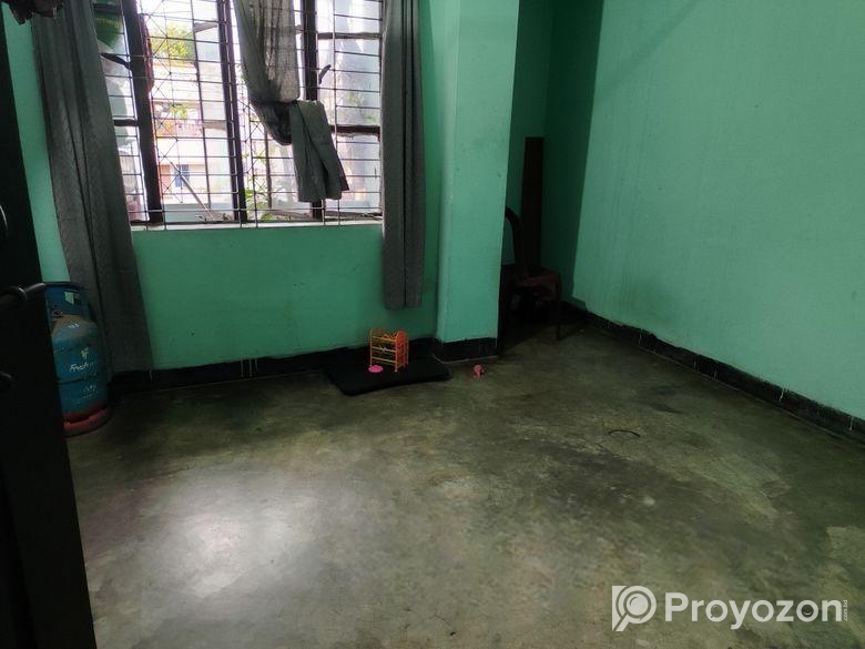 চাকুরীজীবী মহিলা অথবা ছাত্রীদের জন্য একটি রুম ভাড়