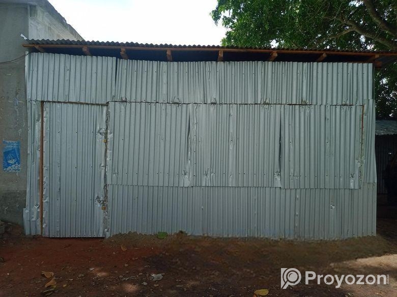 ত্রিমোহনী বাজার, রাস্তার সাথে বাজারে জমি