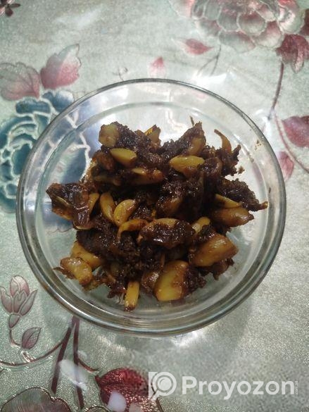 রসুনের আচার।