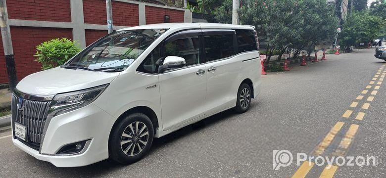Toyota Esquire 2018