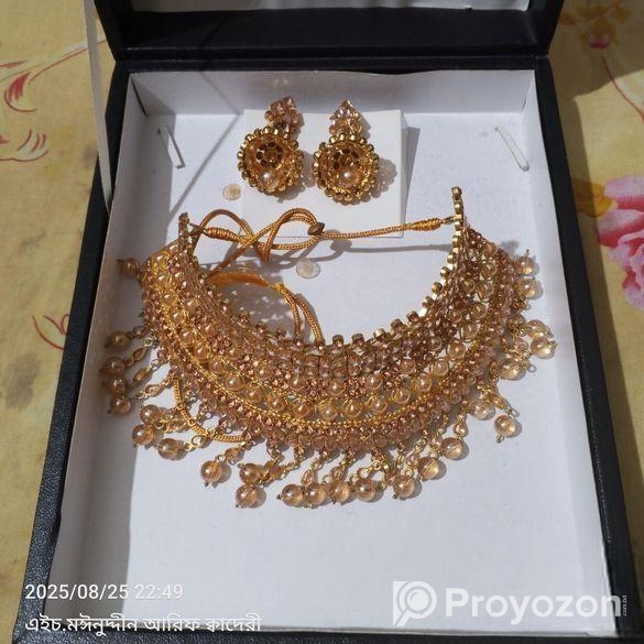 পাথরের গলার হার