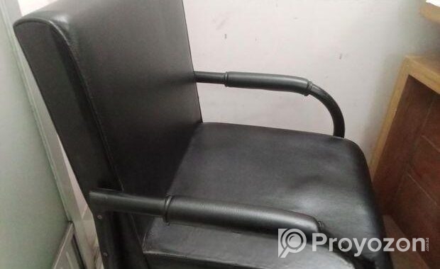চেয়ার বিক্রি হবে