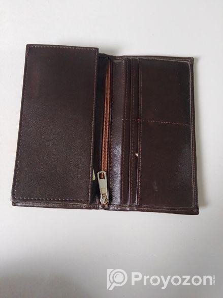 একটা মানিব্যাগ বিক্রয় করা হবে