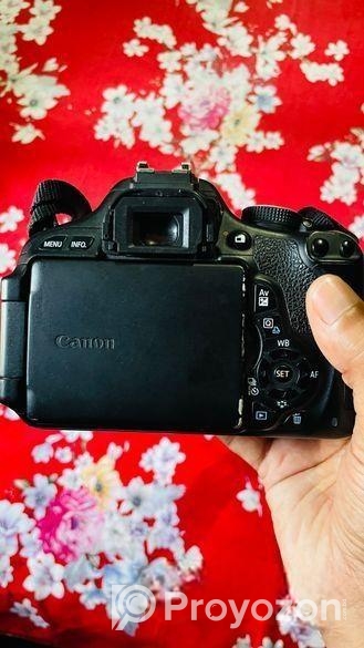 Canon EOS 600D DSLR Camera With 70-300 Zoom Lens