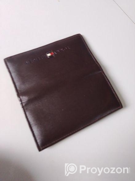 একটা মানিব্যাগ বিক্রয় করা হবে