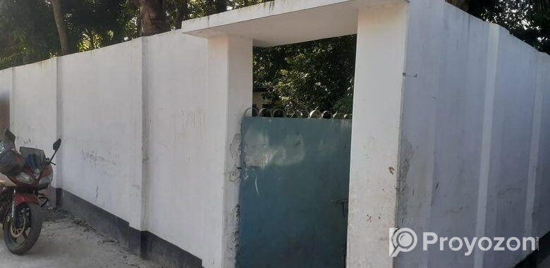 তাজহাট এলাকায় বাড়িসহ ৮ শতাংশ জমি বিক্র্য করা হবে ।