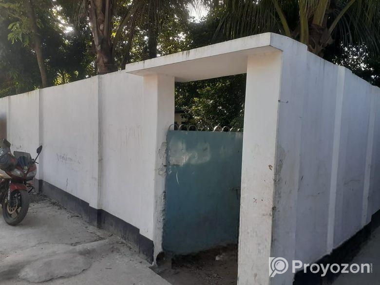 তাজহাট এলাকায় বাড়িসহ ৮ শতাংশ জমি বিক্র্য করা হবে ।