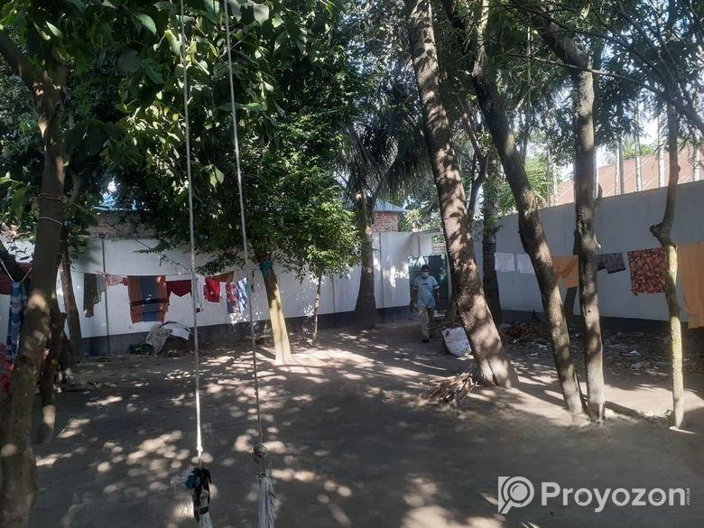 তাজহাট এলাকায় বাড়িসহ ৮ শতাংশ জমি বিক্র্য করা হবে ।