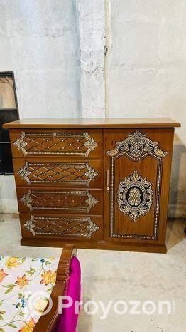 ওয়াল শোকেশ / ওয়ারড্রব