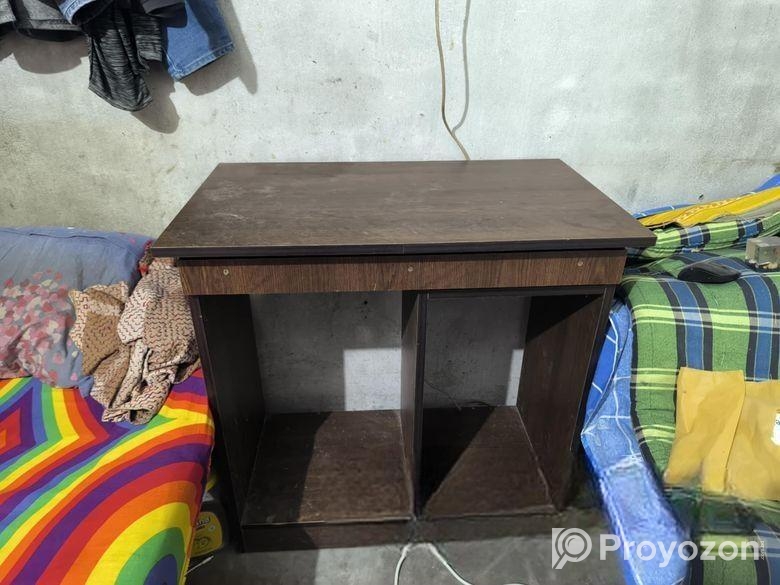 কম্পিউটার টেবিল