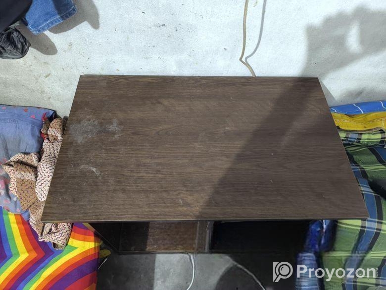 কম্পিউটার টেবিল