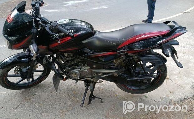 Bajaj Pulsar 150 . 2017