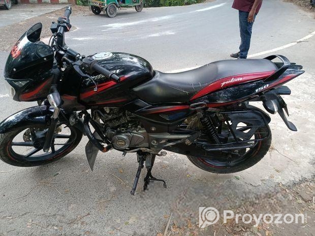 Bajaj Pulsar 150 . 2017