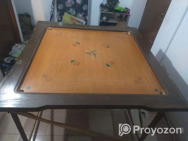 ৫৬ ইঞ্চি একটি ক্যারাম বোর্ড