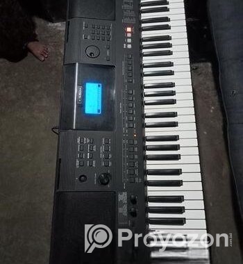 Yamaha Keyboard E453