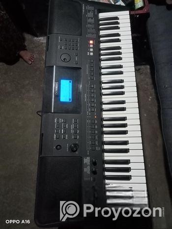 Yamaha Keyboard E453