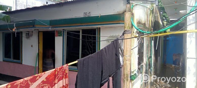 রাস্তার পাসে ১ গন্ডা জায়গার উপর সেমিক ঘর বিক্রি করা হবে