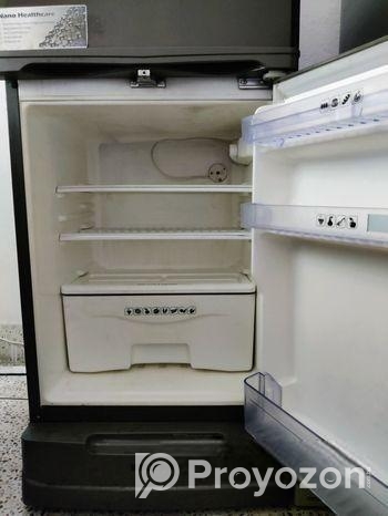 Walton 201litter Fridge.