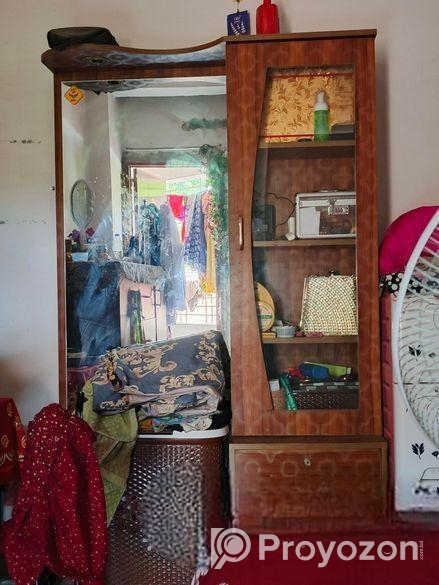 ড্রেসিং টেবিল