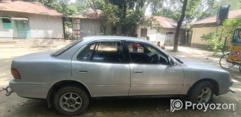 Toyota Camry . 2009