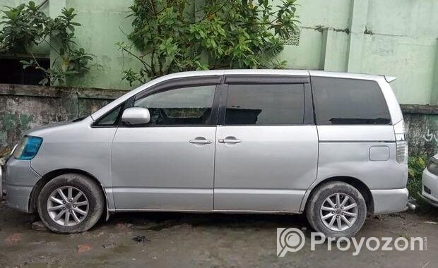 Toyota Noah x 2003