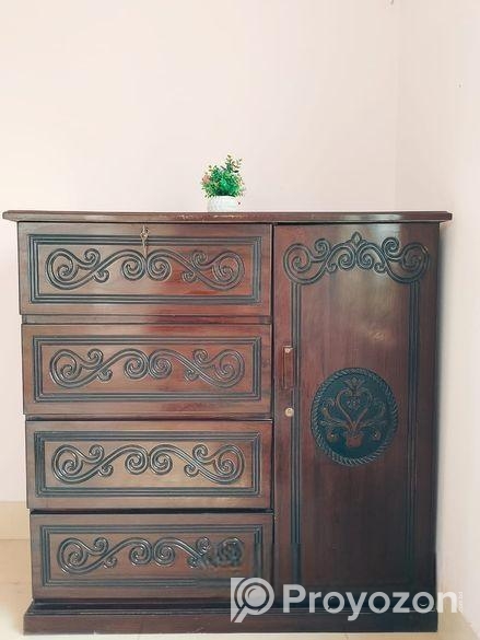 মালেশিয়ান উড এর ওয়ারড্রব