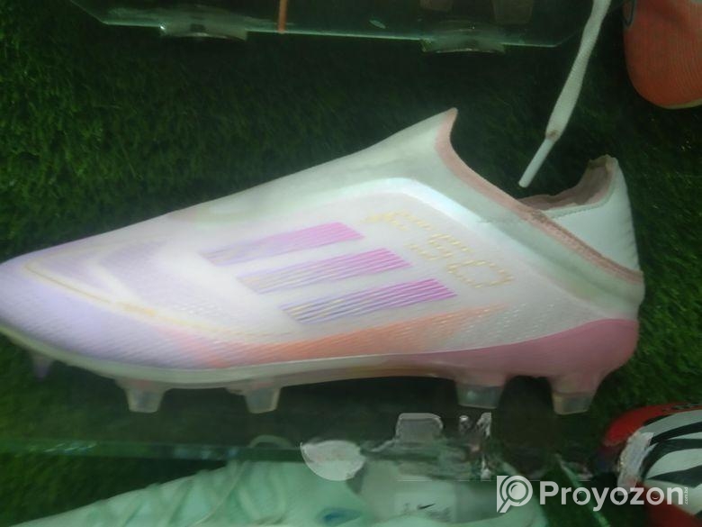 ফুটবল খেলার বুট সাইজ ৩৯